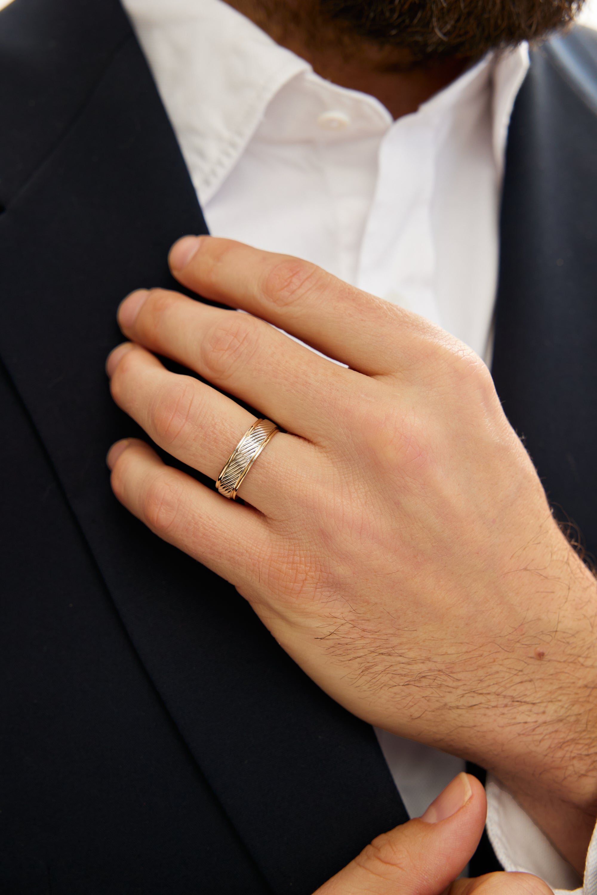 10K Diagonal Lines Wedding Band