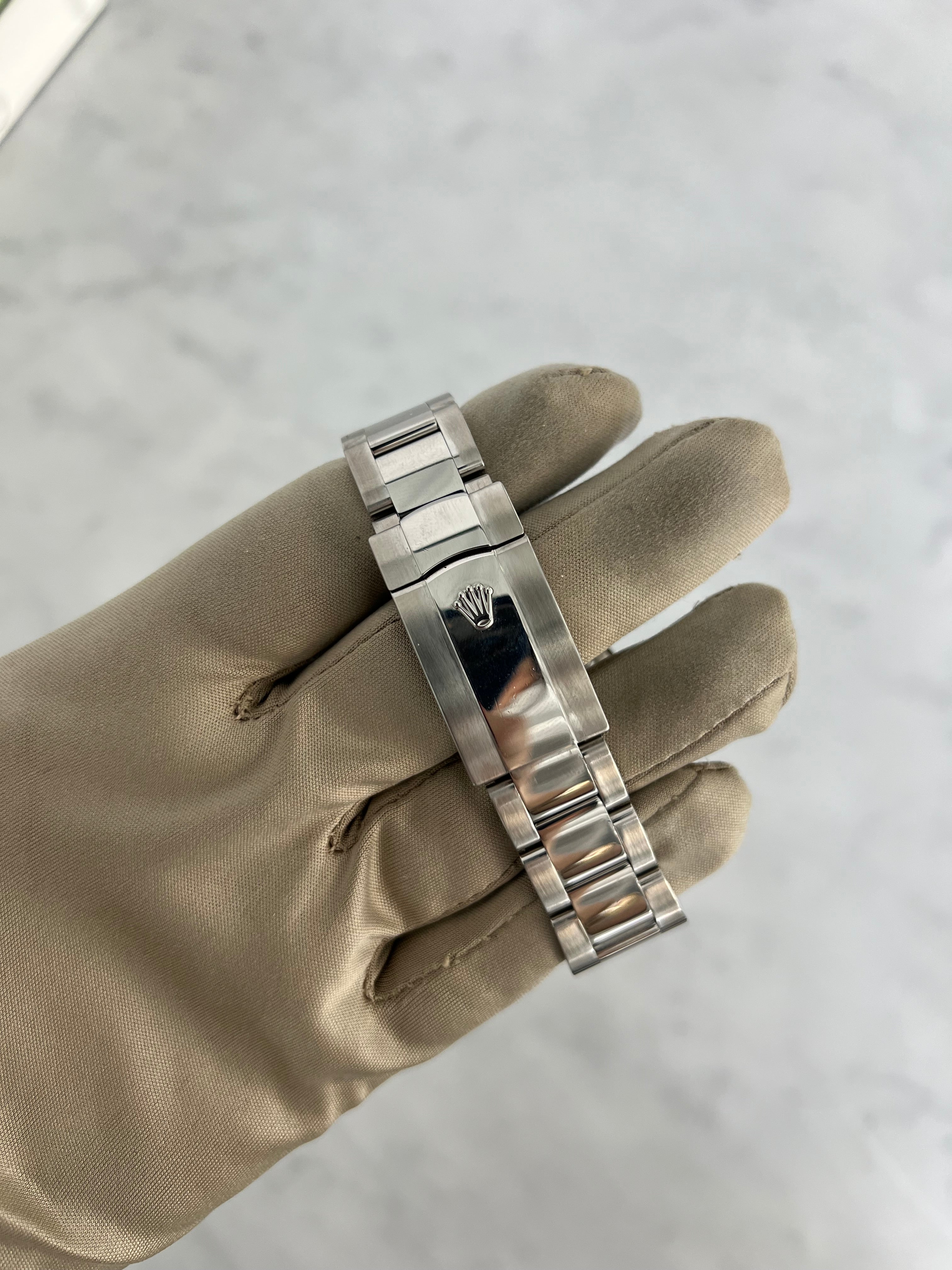 Rolex Datejust Stainless Steel White Dial Roman Numerals Smooth Bezel Oyster Bracelet 36mm 126200/2021