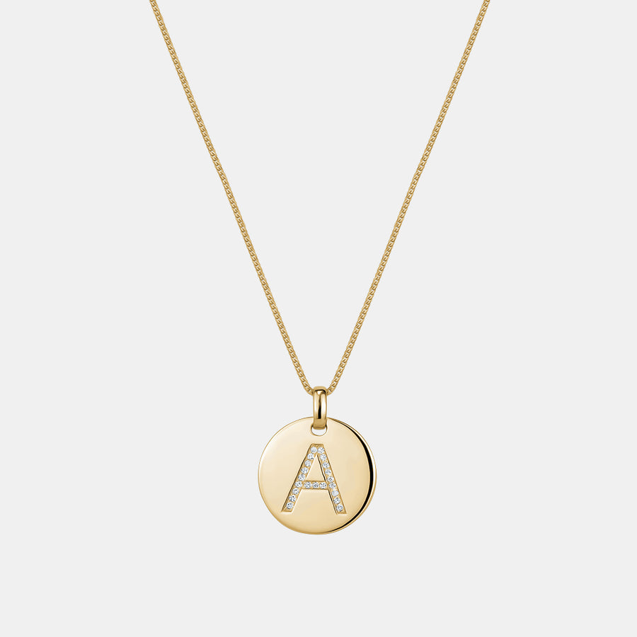 Collier à pendentif rond avec initiale en diamants