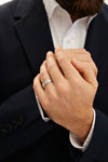 Alliance 18K avec symbole grec plat et bordure à grains multiples
