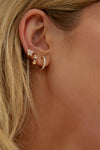 Boucles d'oreille huggies avec papillon et diamants