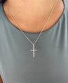 Collier croix classique à diamants