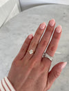 Bague de fiançailles ovale avec halo caché